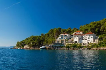 4-Bedroom Villa in Sumartin with Infinity Pool