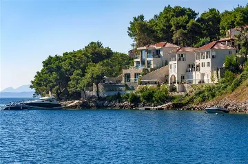 4-Bedroom Villa in Sumartin with Infinity Pool