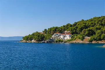 4-Bedroom Villa in Sumartin with Infinity Pool