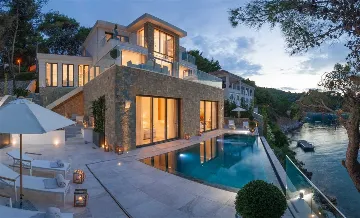 4-Bedroom Villa in Sumartin with Infinity Pool