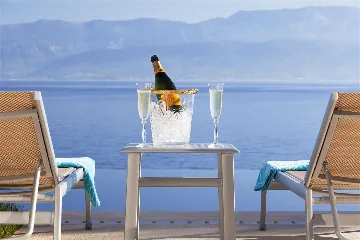 Villa with Infinity Pool and Sea View in Sutivan