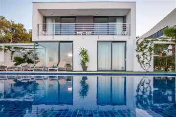Villa with Infinity Pool and Sea View in Sutivan