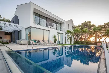 Villa with Infinity Pool and Sea View in Sutivan