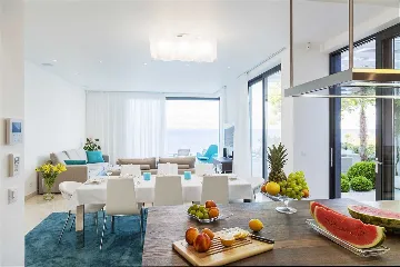 Villa with Infinity Pool and Sea View in Sutivan