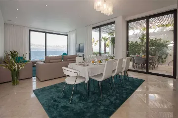 Villa with Infinity Pool and Sea View in Sutivan