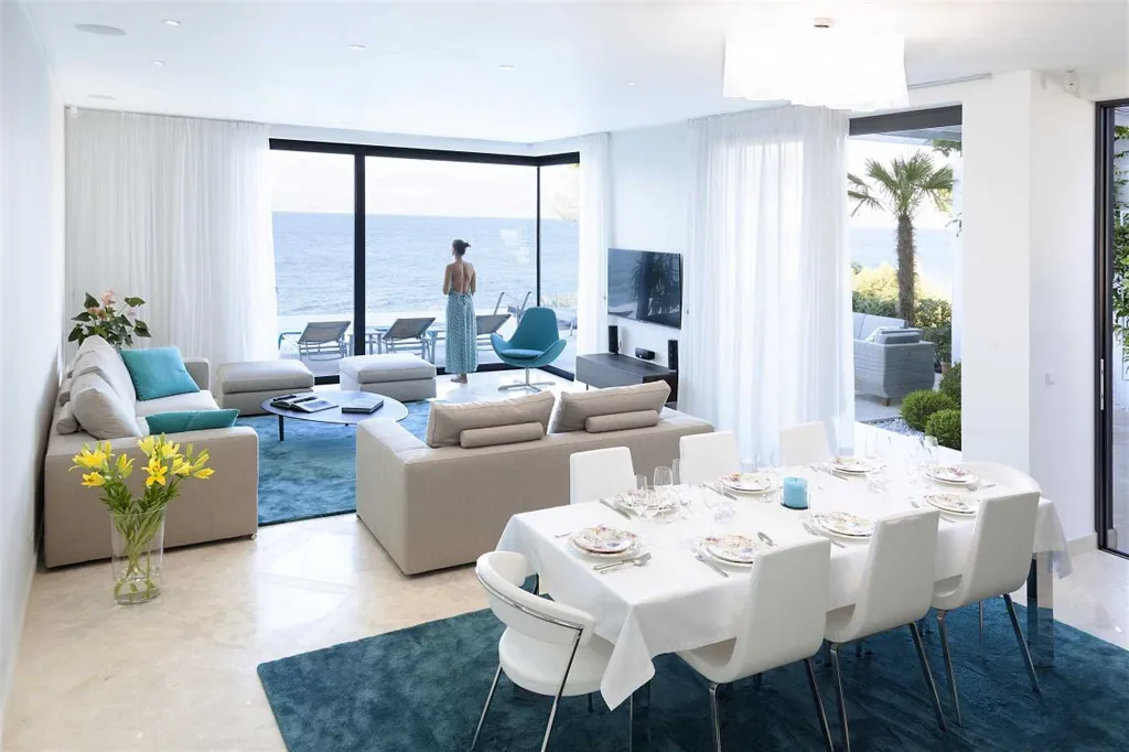 Villa with Infinity Pool and Sea View in Sutivan