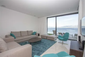 Villa with Infinity Pool and Sea View in Sutivan