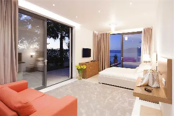 Villa with Infinity Pool and Sea View in Sutivan