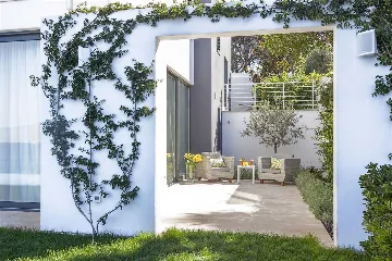 Villa with Infinity Pool and Sea View in Sutivan