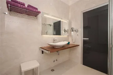 Villa with Infinity Pool and Sea View in Sutivan