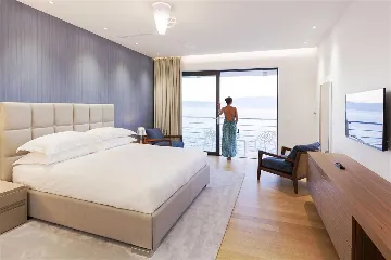 Villa with Infinity Pool and Sea View in Sutivan