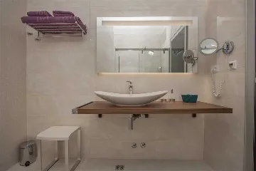 Villa with Infinity Pool and Sea View in Sutivan