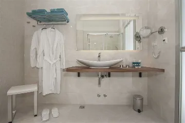 Villa with Infinity Pool and Sea View in Sutivan