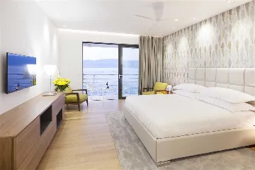 Villa with Infinity Pool and Sea View in Sutivan