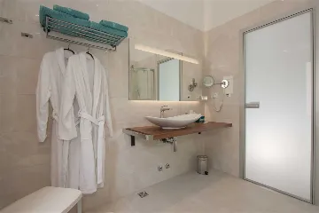 Villa with Infinity Pool and Sea View in Sutivan