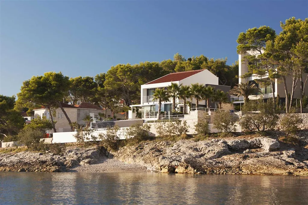 Villa with Infinity Pool and Sea View in Sutivan
