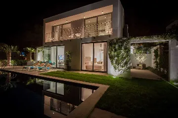 Villa with Infinity Pool and Sea View in Sutivan