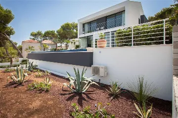 Villa with Infinity Pool and Sea View in Sutivan