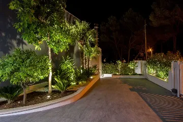 Villa with Infinity Pool and Sea View in Sutivan