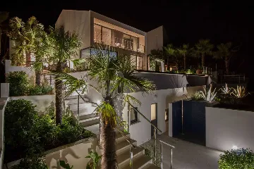 Villa with Infinity Pool and Sea View in Sutivan