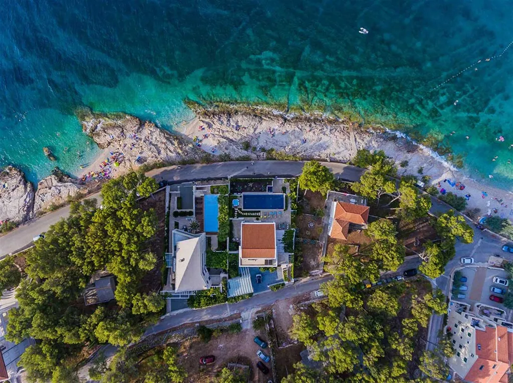 Villa with Infinity Pool and Sea View in Sutivan
