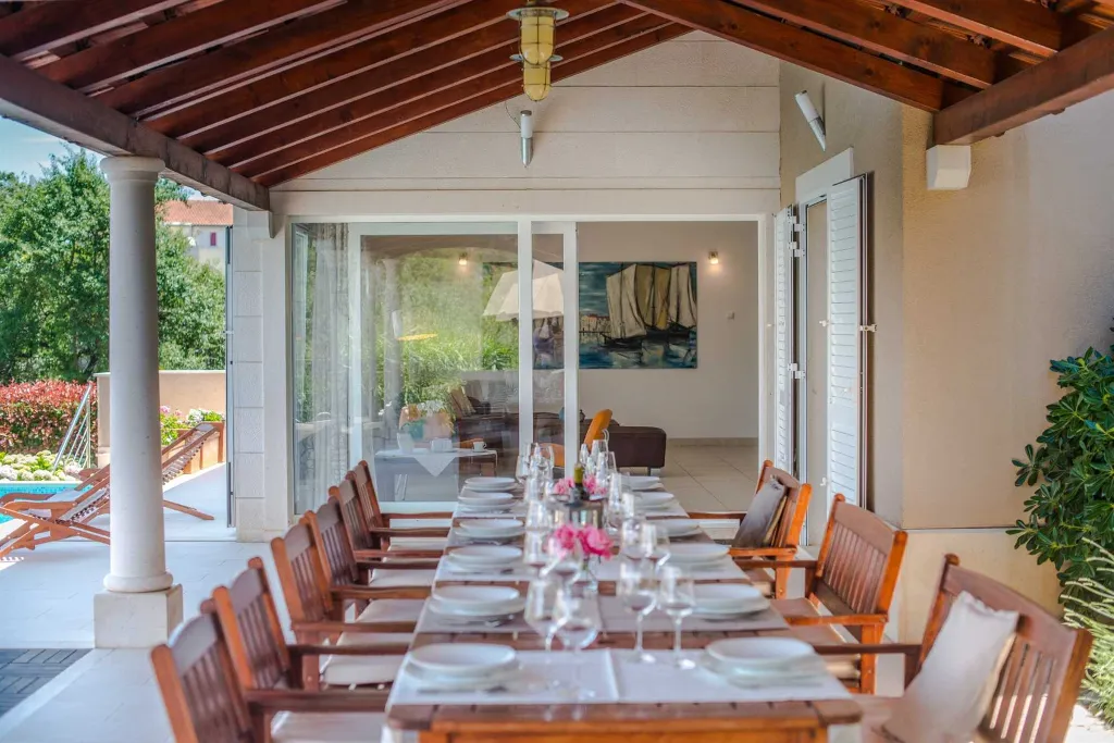 Villa with Heated Infinity Pool in Supetar