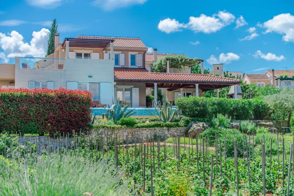 Villa with Heated Infinity Pool in Supetar