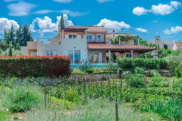 Villa with Heated Infinity Pool in Supetar