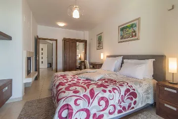 Villa with Heated Infinity Pool in Supetar