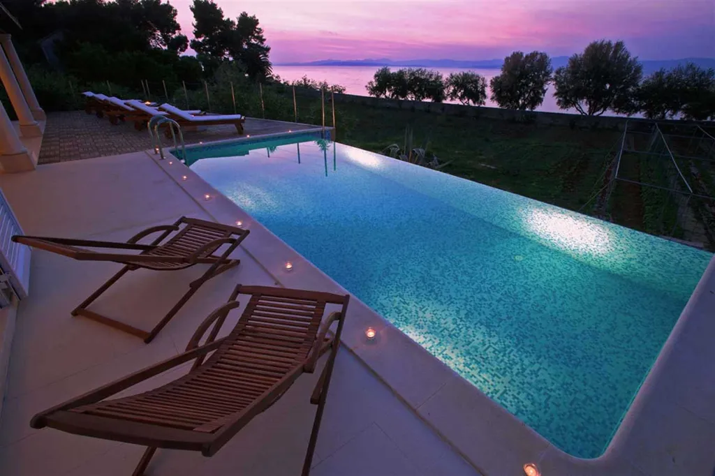 Villa with Heated Infinity Pool in Supetar