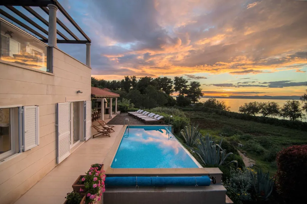 Villa with Heated Infinity Pool in Supetar