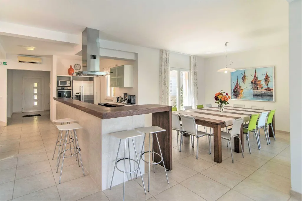 Villa with Heated Infinity Pool in Supetar
