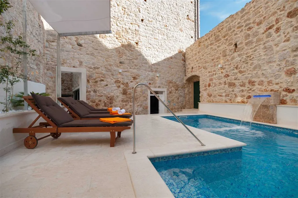 Villa in Bol with Pool, Jacuzzi & Sauna