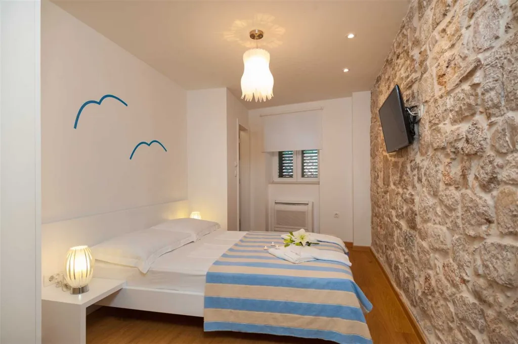 Villa in Bol with Pool, Jacuzzi & Sauna