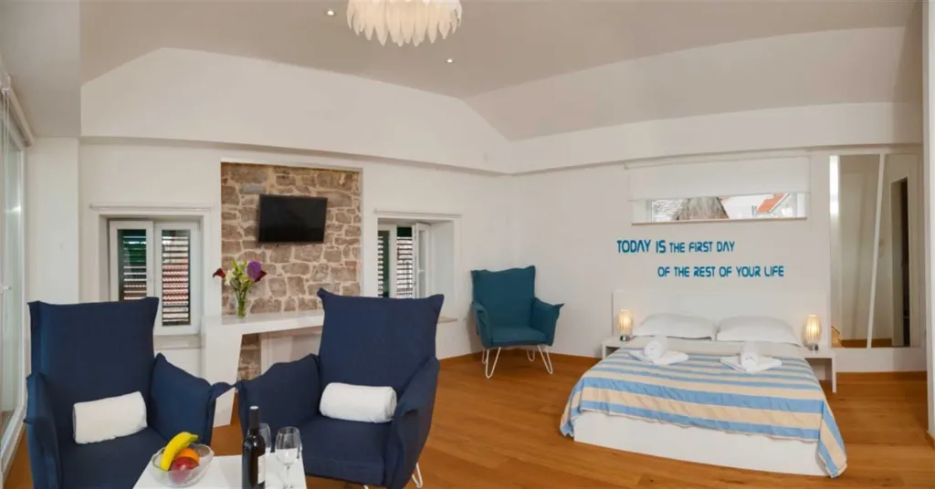 Villa in Bol with Pool, Jacuzzi & Sauna