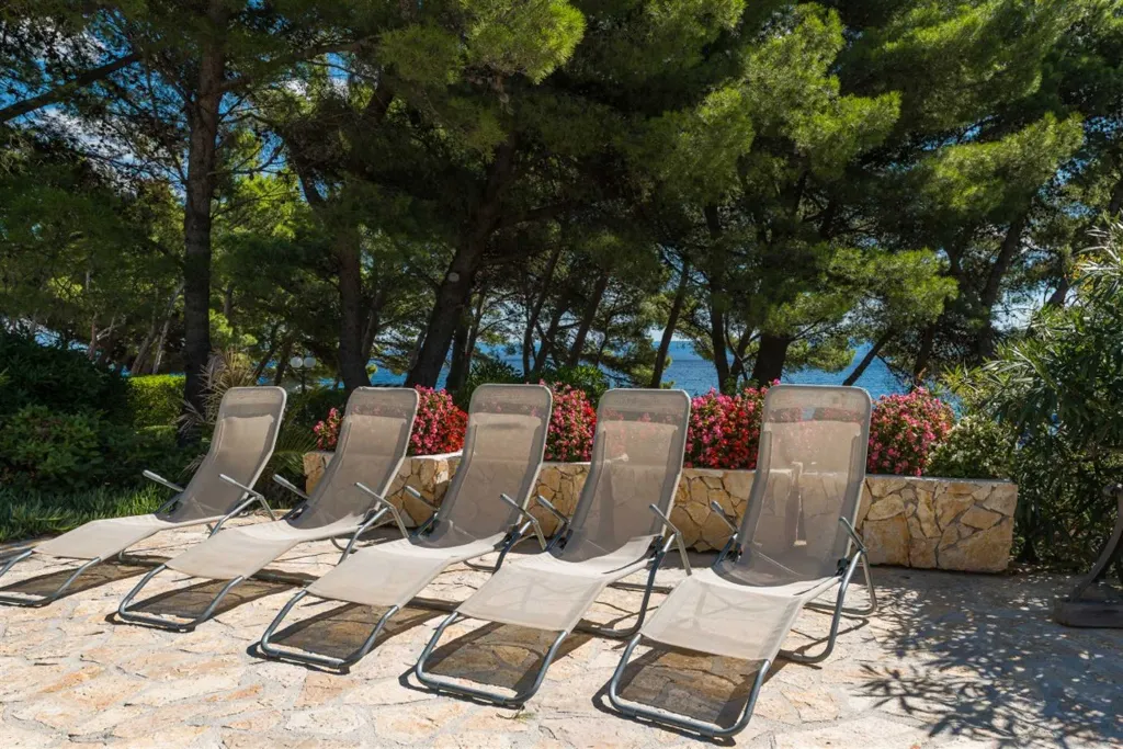 Villa in Bol with Pool, 5 m to the Sea