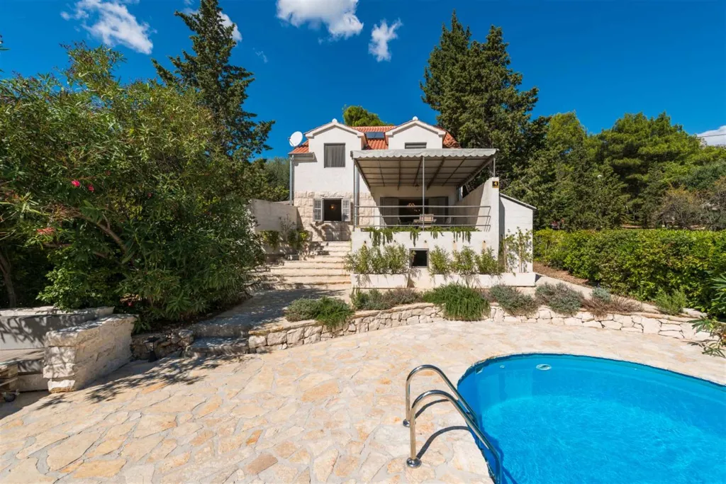 Villa in Bol with Pool, 5 m to the Sea