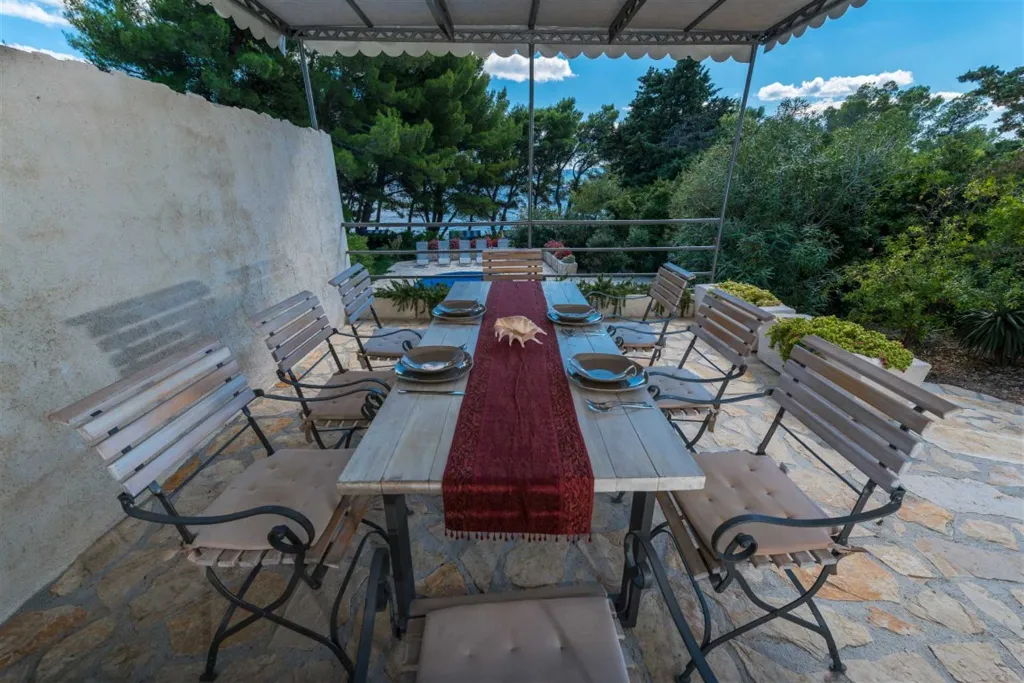 Villa in Bol with Pool, 5 m to the Sea