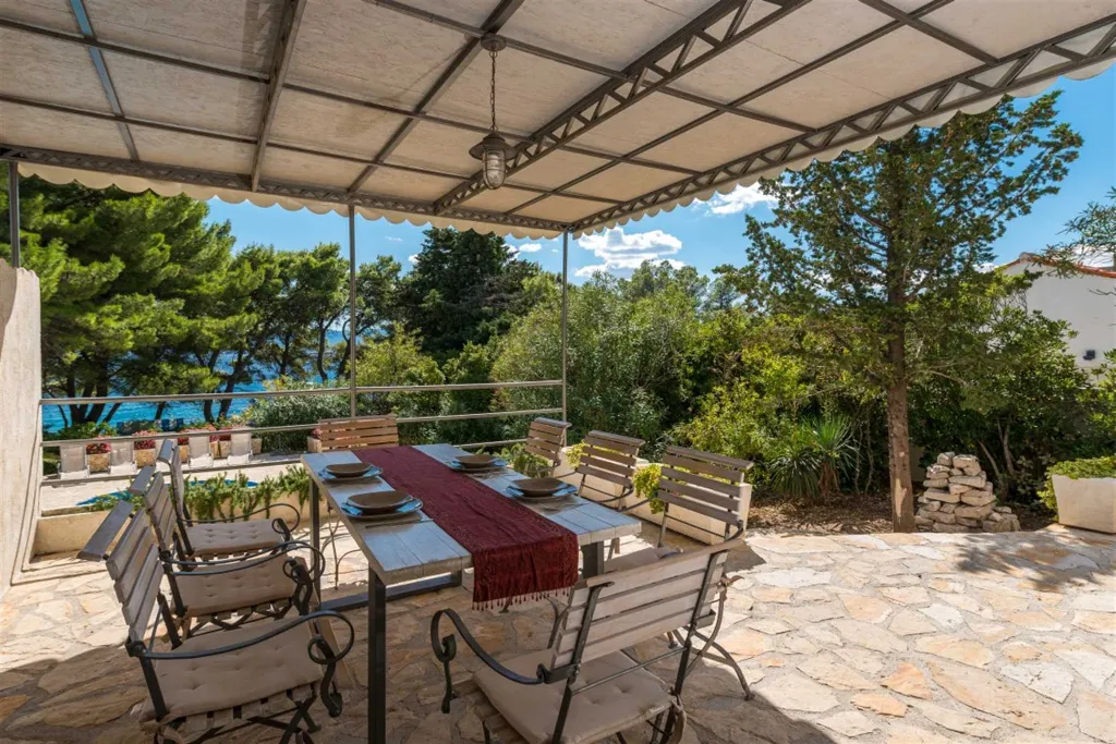 Villa in Bol with Pool, 5 m to the Sea