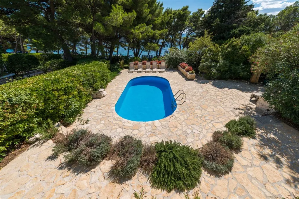 Villa in Bol with Pool, 5 m to the Sea