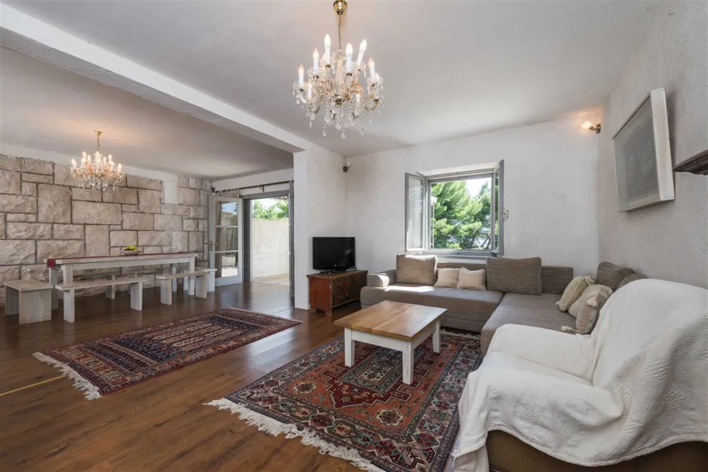 Villa in Bol with Pool, 5 m to the Sea