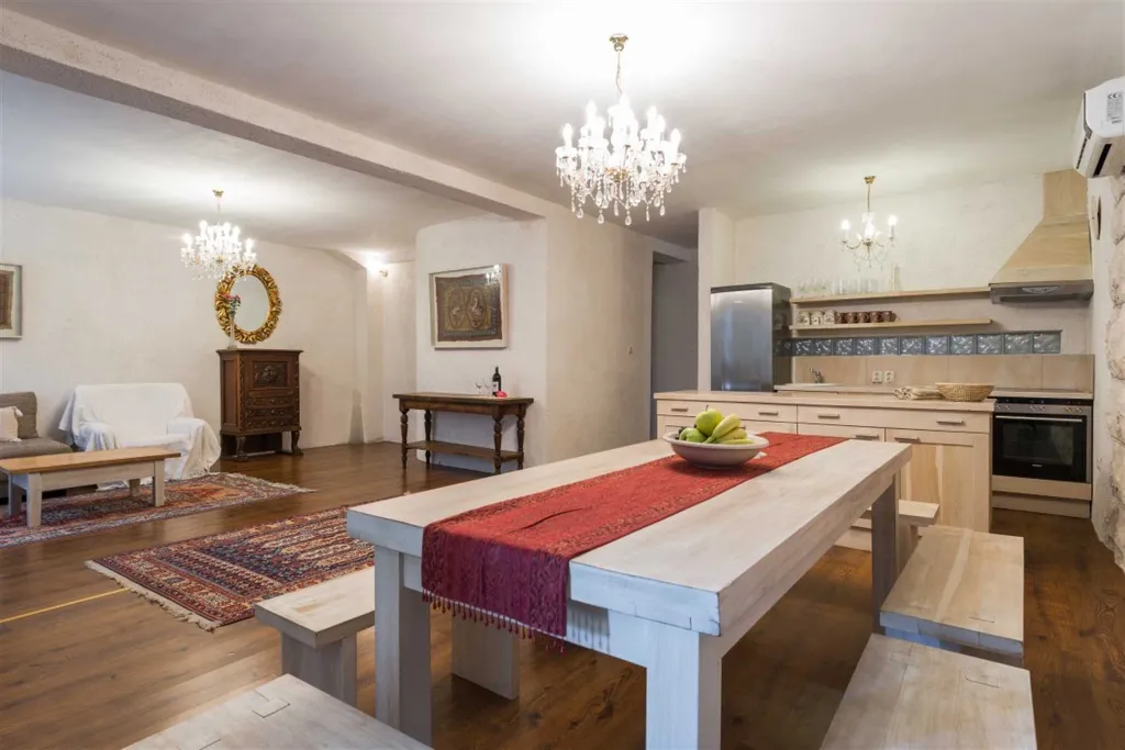 Villa in Bol with Pool, 5 m to the Sea