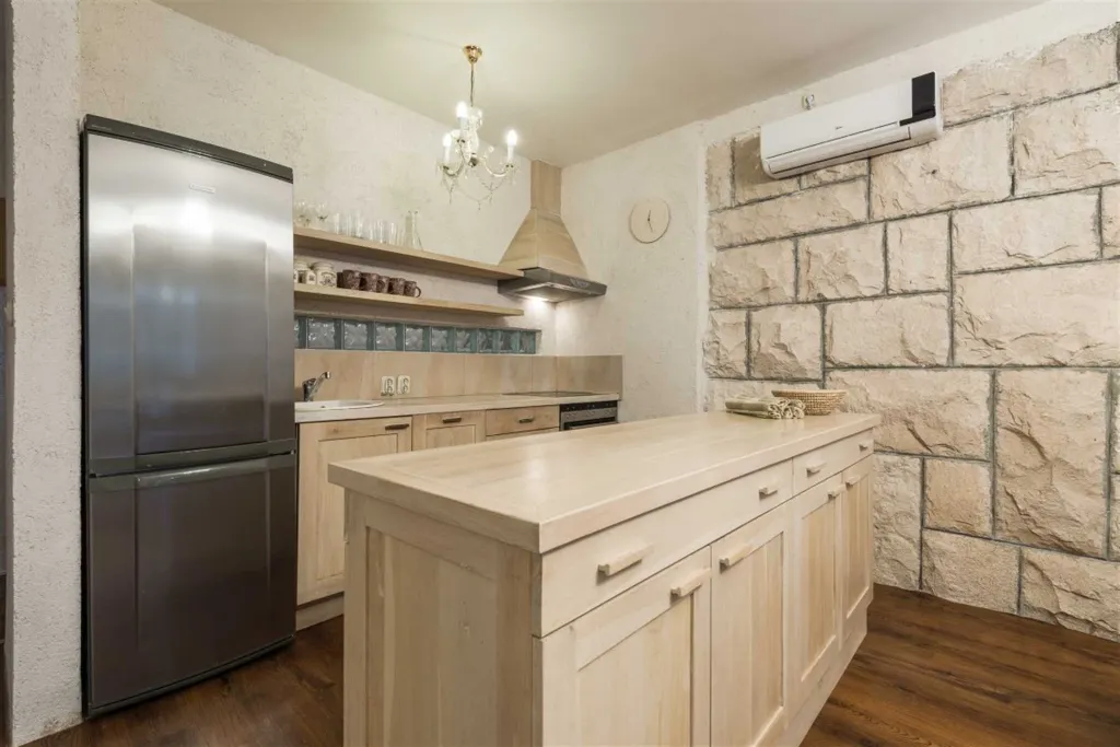 Villa in Bol with Pool, 5 m to the Sea