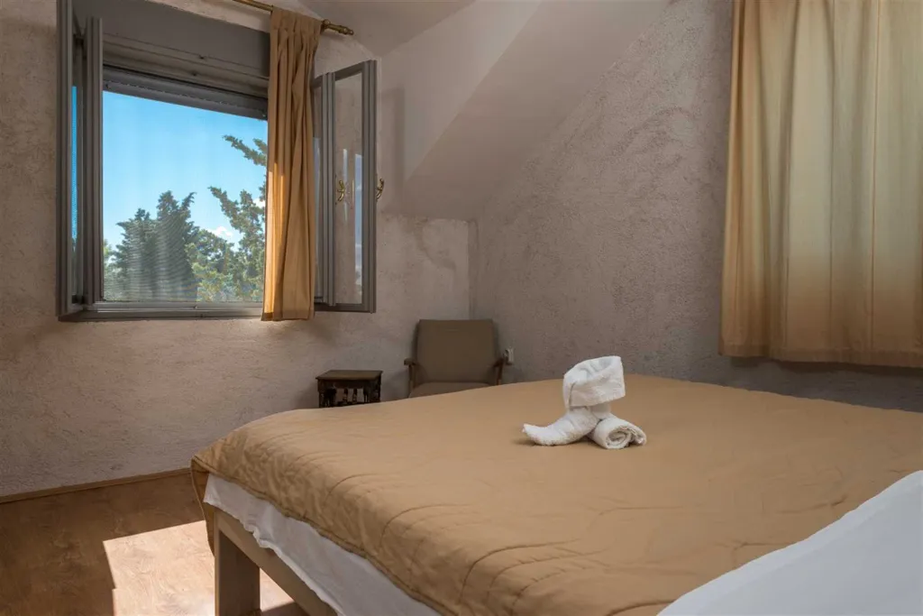 Villa in Bol with Pool, 5 m to the Sea