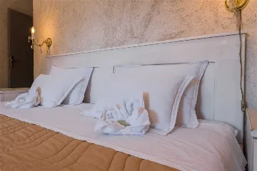 Villa in Bol with Pool, 5 m to the Sea