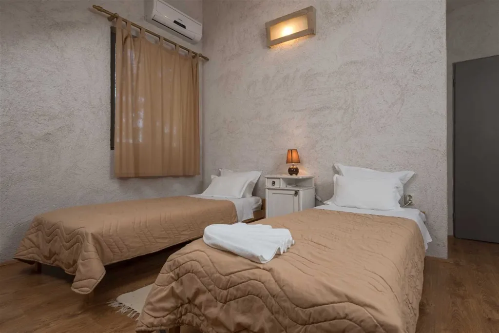 Villa in Bol with Pool, 5 m to the Sea