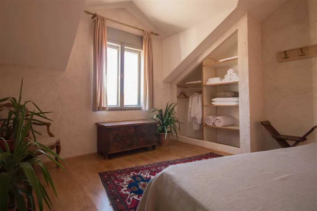 Villa in Bol with Pool, 5 m to the Sea