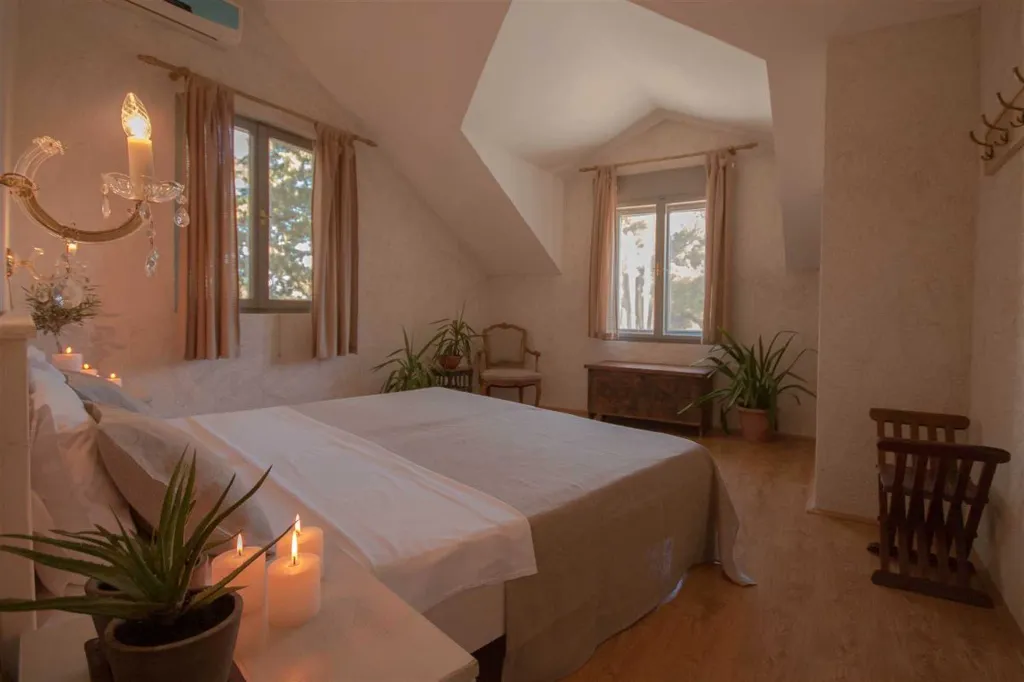 Villa in Bol with Pool, 5 m to the Sea