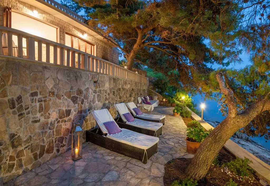 Villa in Sumartin with Heated Infinity Pool