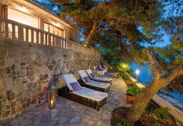 Villa in Sumartin with Heated Infinity Pool